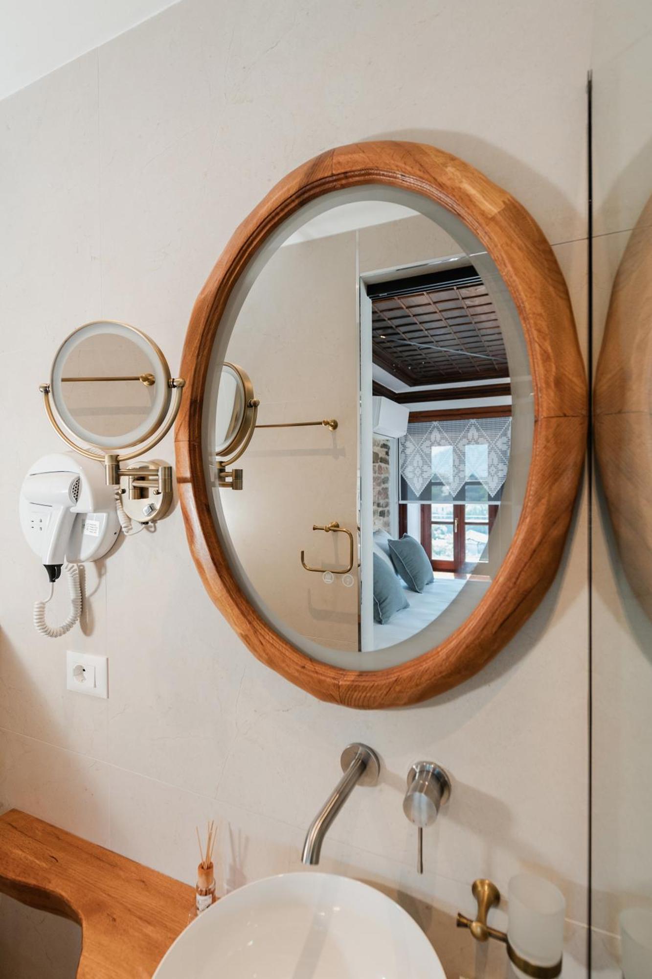 Dam Stone Boutique Hotel Gjirokaster Ngoại thất bức ảnh